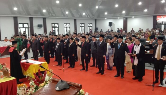 Pengambilan-Sumpah-Anggota-DPRD-Kota-Gunungsitoli