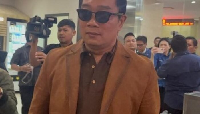 Ridwan-Kamil-Berkacamata-Hitam-di-Baresrkim