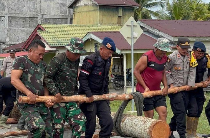 jembatan-darurat-aceh-singkil-brimob-tni