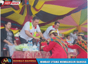 Bupati-dan-Wakil-Bupati-Nias-Selatan-Saat-Menerima-Sekapur-Sirih