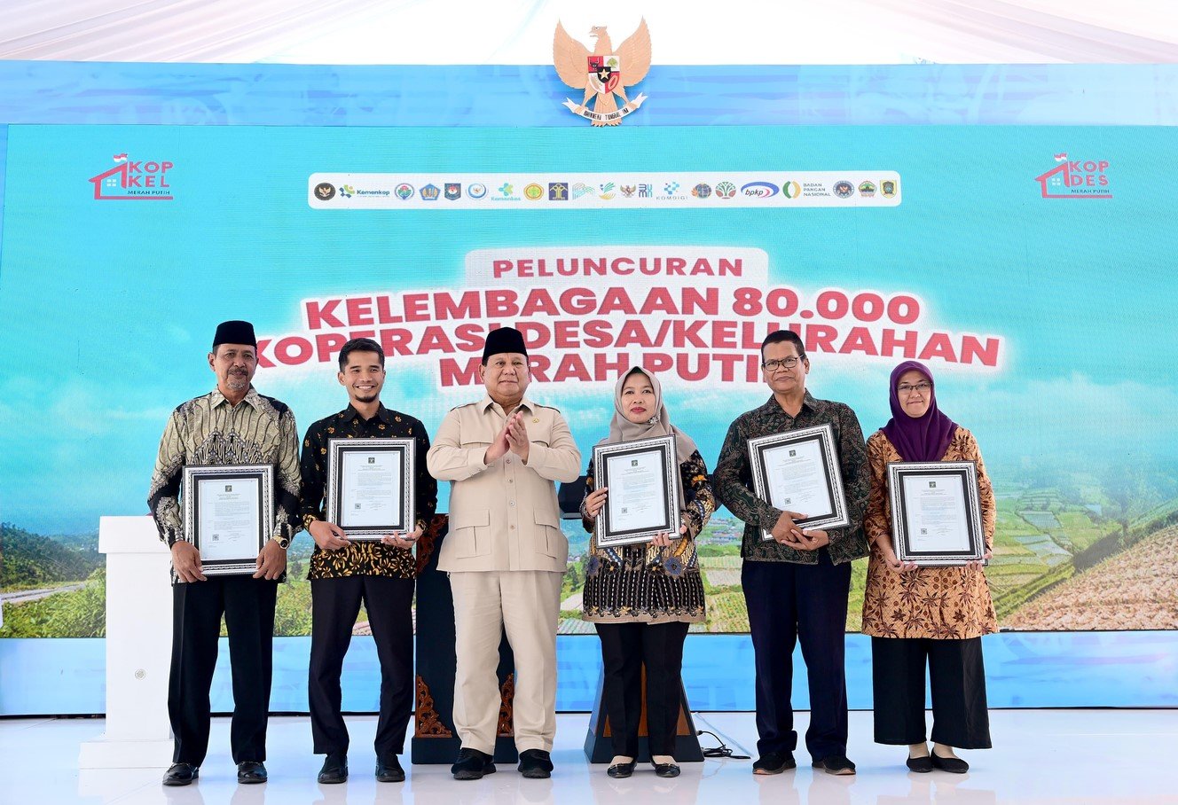 Prabowo menegaskan pemerintah fokus memperkuat pangan, energi, mengurangi kemiskinan, serta memperluas lapangan kerja di Indonesia.
