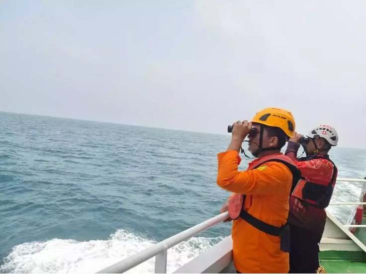 Tim SAR gabungan memaparkan operasi pencarian lima jurnalis hilang di Selat Sunda