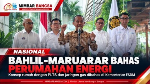 Bahlil Lahadalia dan Maruarar Sirait membahas perumahan berbasis PLTS dan jaringan gas di Kementerian ESDM Jakarta.