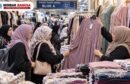 Deretan gamis dan busana muslim yang diperdagangkan di kawasan Pasar Tanah Abang, Jakarta Pusat