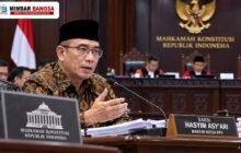 Hasyim Asy’ari memberikan keterangan sebagai saksi dalam sidang perkara syarat pendidikan Gibran di Mahkamah Konstitusi Jakarta