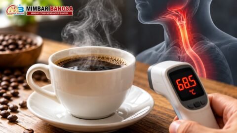 Ilustrasi kopi sangat panas dengan suhu di atas 65 derajat Celsius terkait risiko kanker kerongkongan.