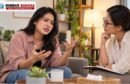 Ilustrasi seseorang berbicara mengenai keluhan dan emosi kepada orang yang mendengarkan dengan empati.