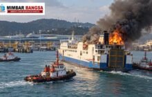 KMP Batumandi terbakar saat mendekati Pelabuhan Merak, 20 Oktober 2026. ASDP: seluruh penumpang dievakuasi, sementara penyebab kebakaran masih diselidiki.