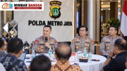 Kapolda Metro Jaya Komjen Pol Dadang Hartanto membuka layanan WhatsApp 0811-8129-494 sebagai saluran pengaduan, kritik, dan saran masyarakat terkait pelayanan kepolisian.