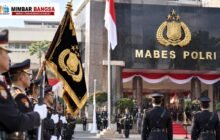 Kapolri Jenderal Suyudi Ario Seto dan Wakapolri Komjen Wahyu Hadiningrat menjelang sertijab di Mabes Polri