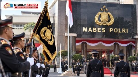 Kapolri Jenderal Suyudi Ario Seto dan Wakapolri Komjen Wahyu Hadiningrat menjelang sertijab di Mabes Polri