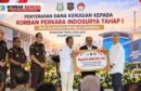 Kepala BPA Kejaksaan Patris Yusrian Jaya menyerahkan dana secara simbolis kepada perwakilan korban KSP Indosurya di Jakarta Selatan.