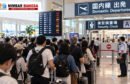 Ilustrasi antrean penumpang di pos pemeriksaan keamanan Bandara Naha, Jepang, menyusul insiden dugaan kehilangan gunting petugas.