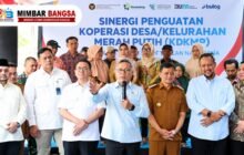 Menteri Koordinator Bidang Pangan Zulkifli Hasan membahas kesiapan operasional Koperasi Desa Merah Putih