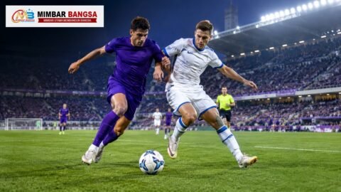 pertandingan Fiorentina melawan Como. Foto: Ilustrasi orisinal MIMBARBANGSA.COM.